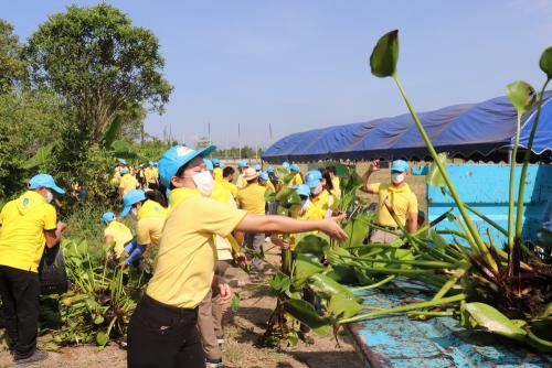 LINE ALBUM กิจกรรมกำจัดผักตบชวา-จิตอาสา-ปลูกต้นไ 47