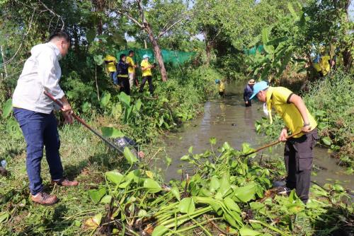 LINE ALBUM กิจกรรมกำจัดผักตบชวา-จิตอาสา-ปลูกต้นไ 8